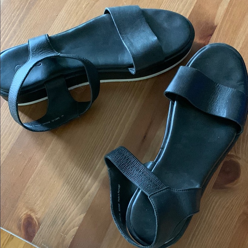 COS Black Leather Sandals with Minimalist Design